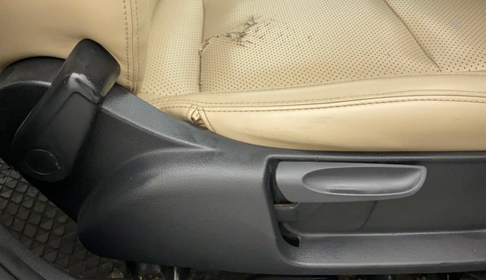 2018 Skoda Rapid AMBITION 1.5 TDI AT, Diesel, Automatic, 92,475 km, Driver Side Adjustment Panel