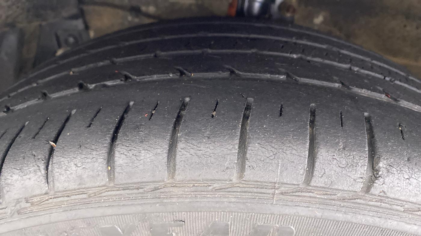 2018 Maruti Ciaz 1.4 S, Petrol, Manual, 54,898 km, Left Front Tyre Tread