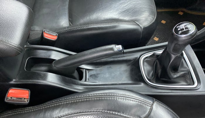 2018 Maruti Ciaz 1.4 S, Petrol, Manual, 54,898 km, Gear Lever