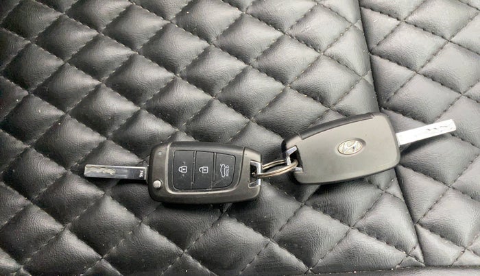 2018 Hyundai Verna 1.6 EX VTVT AT, Petrol, Automatic, 74,022 km, Key Close Up