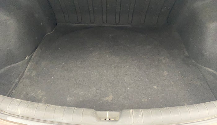 2018 Hyundai Verna 1.6 EX VTVT AT, Petrol, Automatic, 74,022 km, Boot Inside