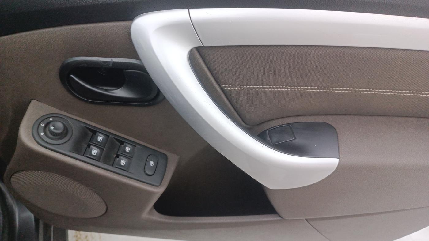 2018 Renault Duster RXS PETROL, Petrol, Manual, 58,428 km, Driver Side Door Panels Control