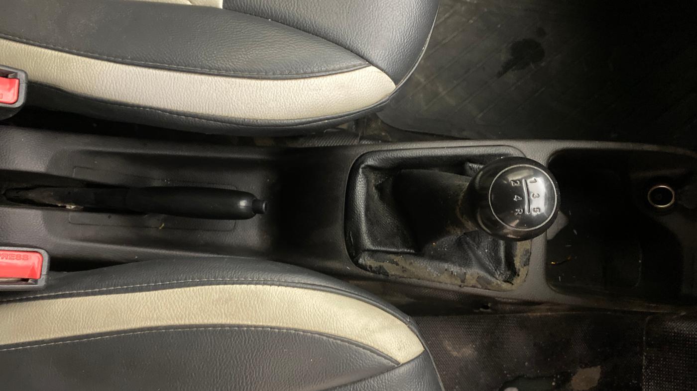 2018 Hyundai Eon SPORTZ, Petrol, Manual, 1,02,544 km, Gear Lever