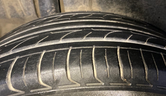 2015 Maruti Ertiga VDI SHVS, Diesel, Manual, 94,919 km, Right Rear Tyre Tread