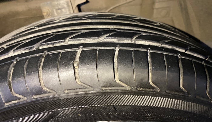 2015 Maruti Ertiga VDI SHVS, Diesel, Manual, 94,919 km, Right Front Tyre Tread