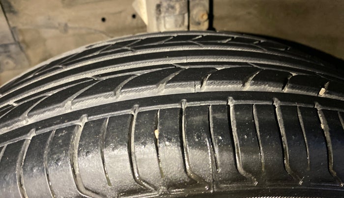 2015 Maruti Ertiga VDI SHVS, Diesel, Manual, 94,919 km, Left Front Tyre Tread
