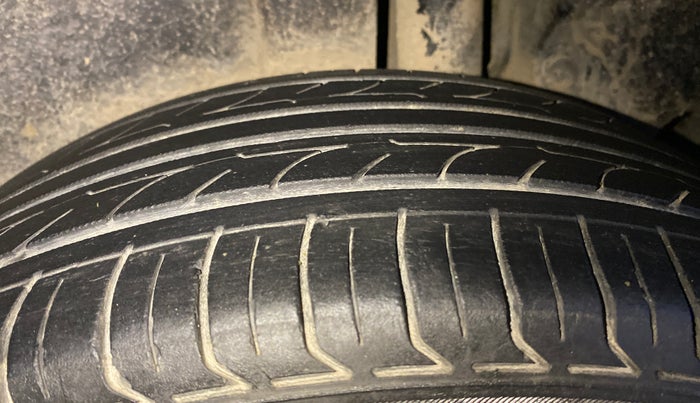 2015 Maruti Ertiga VDI SHVS, Diesel, Manual, 94,919 km, Left Rear Tyre Tread