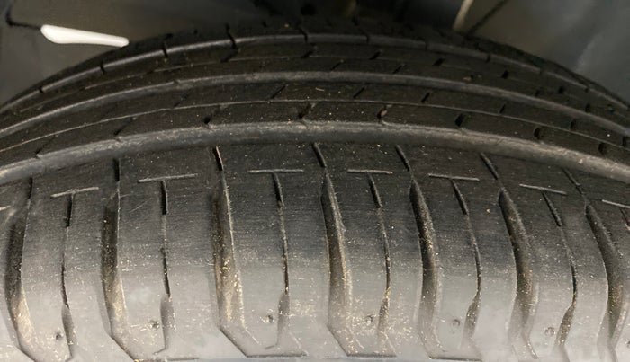 2020 Maruti XL6 ZETA SHVS, Petrol, Manual, 8,266 km, Left Front Tyre Tread