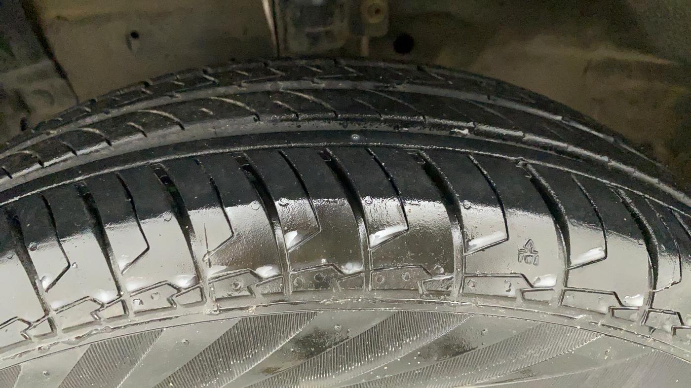 2012 Maruti Swift LXI, Petrol, Manual, 52,991 km, Left Front Tyre Tread