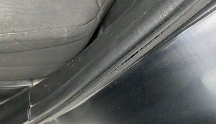 2012 Maruti Swift LXI, Petrol, Manual, 52,991 km, Rear left door - Beading has minor damage