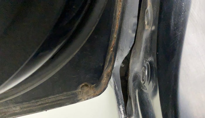 2012 Maruti Swift LXI, Petrol, Manual, 52,991 km, Front passenger door - Slight discoloration