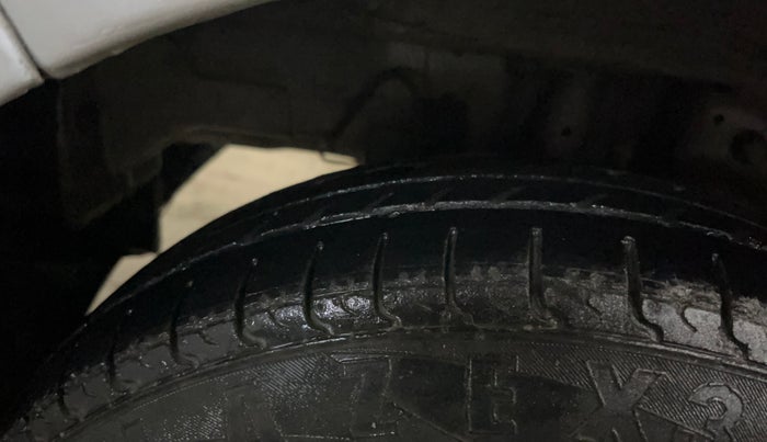 2016 Hyundai Eon ERA +, Petrol, Manual, 53,770 km, Right Rear Tyre Tread