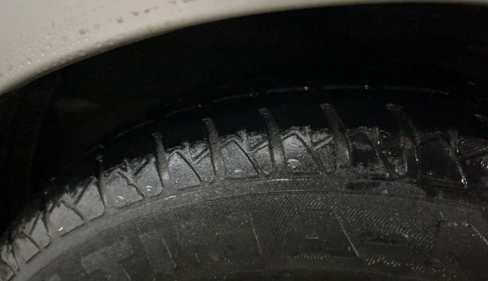 2016 Hyundai Eon ERA +, Petrol, Manual, 53,770 km, Right Front Tyre Tread