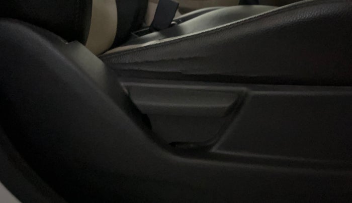 2016 Hyundai Eon ERA +, Petrol, Manual, 53,770 km, Driver Side Adjustment Panel