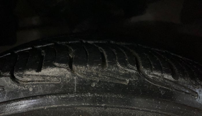 2016 Hyundai Eon ERA +, Petrol, Manual, 53,770 km, Left Front Tyre Tread