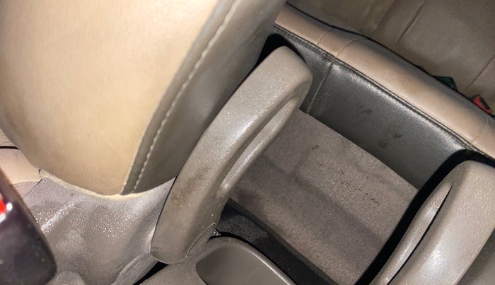 2016 Hyundai i10 SPORTZ 1.1, Petrol, Manual, 36,455 km, Driver Side Adjustment Panel