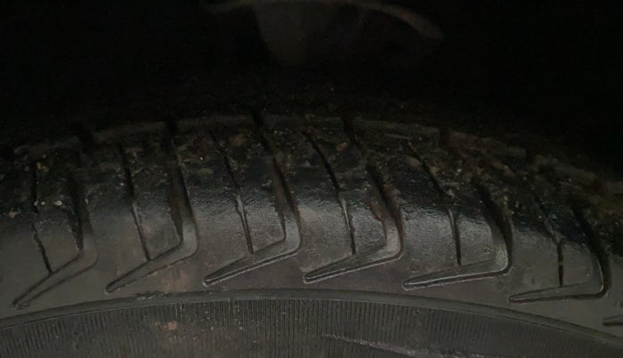 2016 Hyundai i10 SPORTZ 1.1, Petrol, Manual, 36,455 km, Left Front Tyre Tread