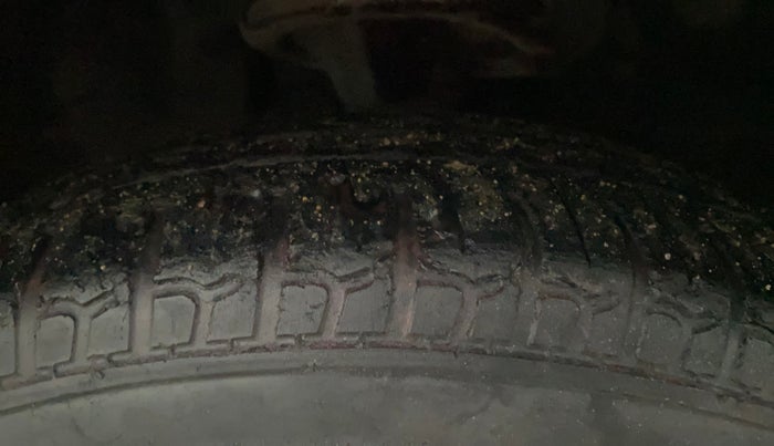 2016 Hyundai i10 SPORTZ 1.1, Petrol, Manual, 36,455 km, Right Front Tyre Tread