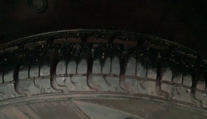 2016 Hyundai i10 SPORTZ 1.1, Petrol, Manual, 36,455 km, Right Rear Tyre Tread