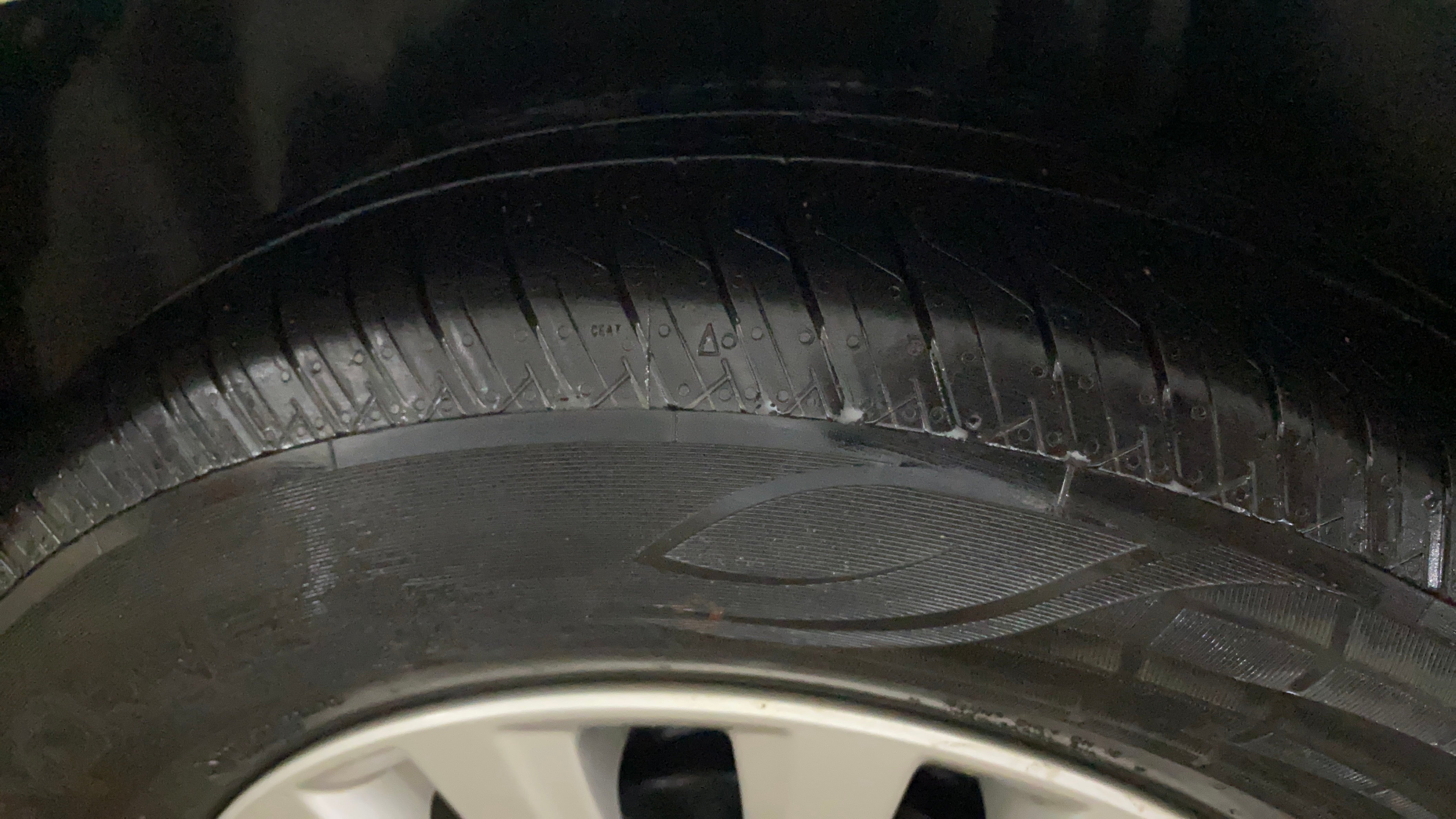 camera-Left-Rear-Tyre-Tread