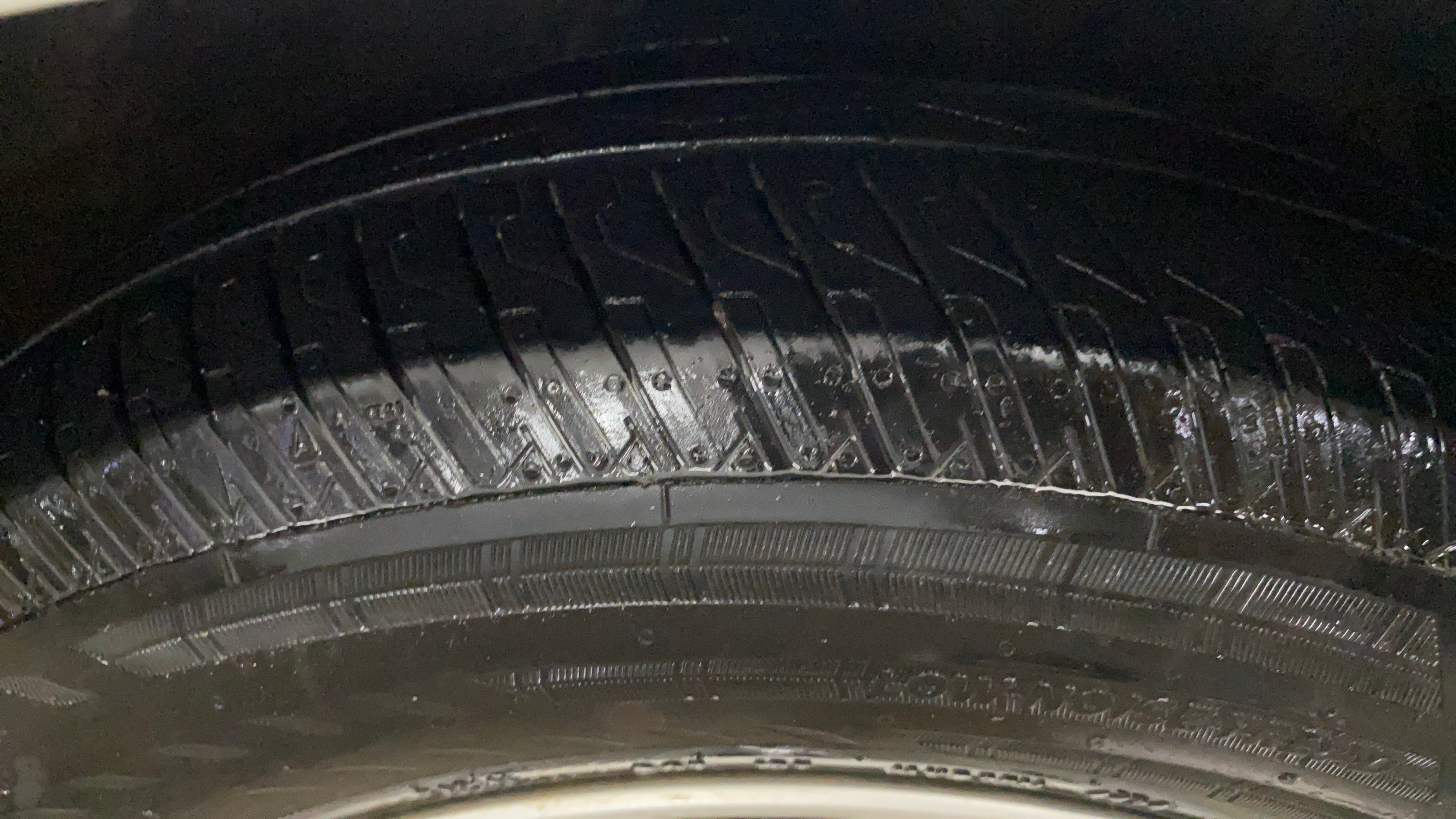 camera-Right-Front-Tyre-Tread