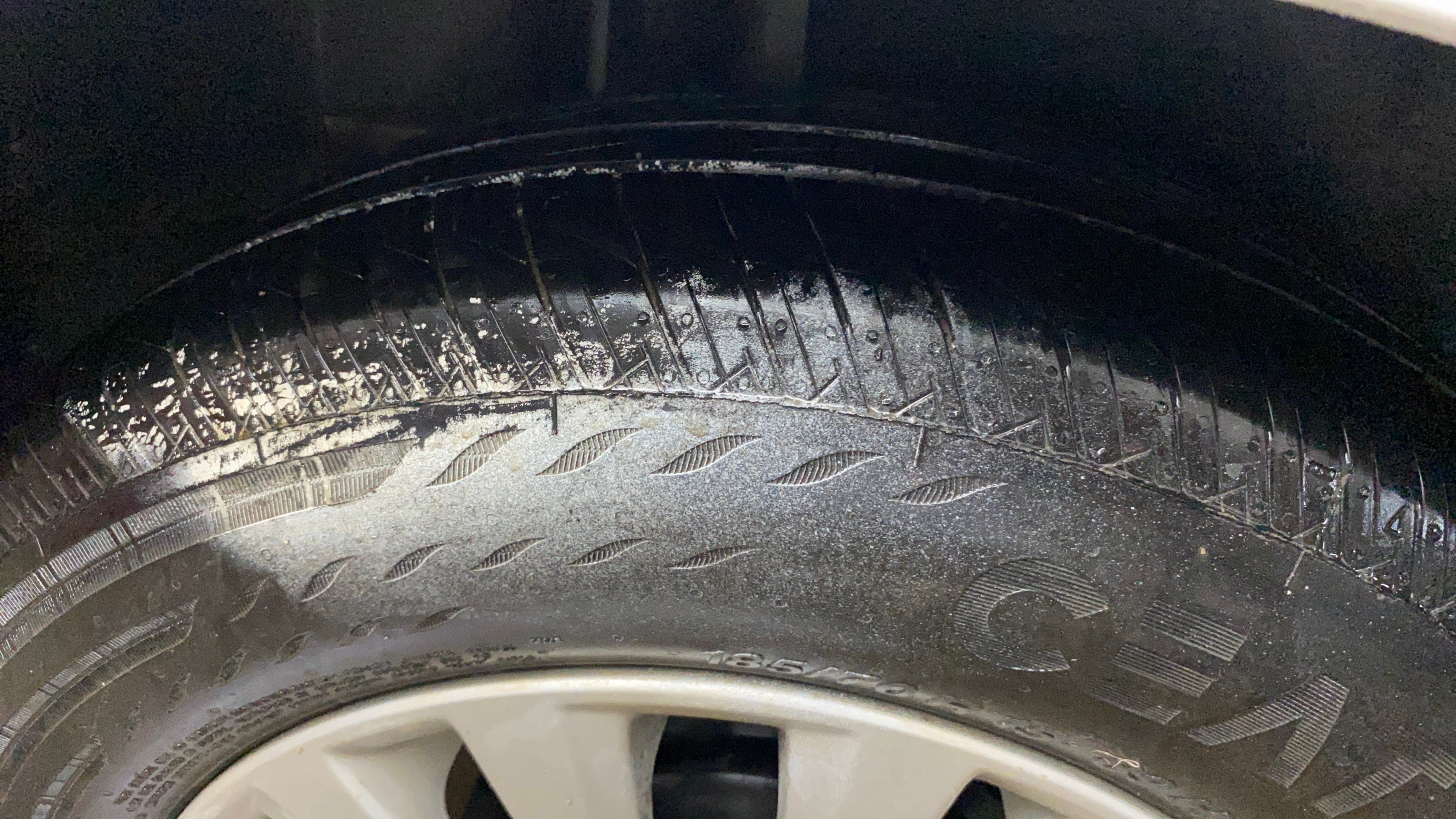 camera-Right-Rear-Tyre-Tread
