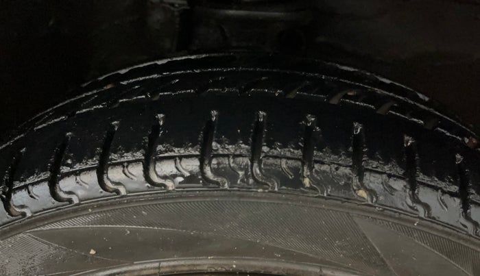 2016 Maruti Alto K10 LXI CNG, CNG, Manual, 62,700 km, Right Front Tyre Tread