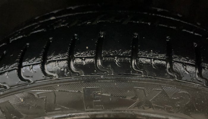 2016 Maruti Alto K10 LXI CNG, CNG, Manual, 62,700 km, Left Front Tyre Tread