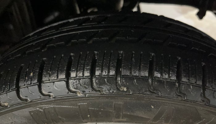 2016 Maruti Alto K10 LXI CNG, CNG, Manual, 62,700 km, Left Rear Tyre Tread