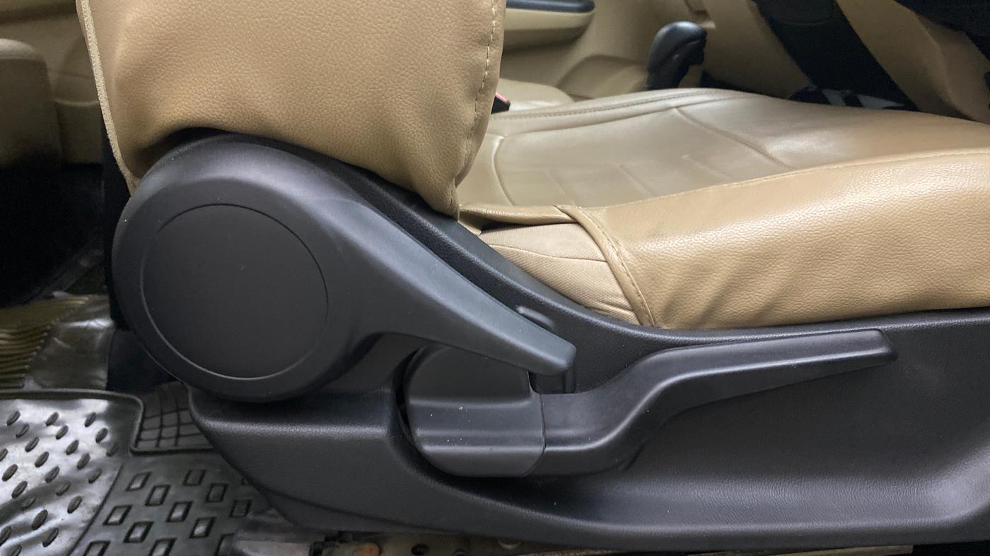 2019 Honda Amaze 1.5L I-DTEC V CVT, Diesel, Automatic, 1,12,428 km, Driver Side Adjustment Panel