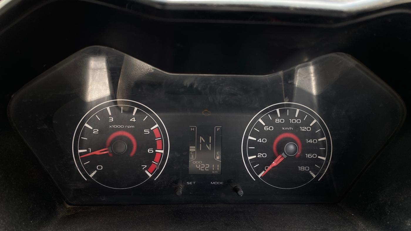 2017 Mahindra Kuv100 K4 6 STR, Petrol, Manual, 42,250 km, Odometer Image