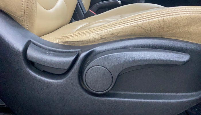 2016 Hyundai Creta SX PLUS 1.6 PETROL, Petrol, Manual, 1,19,767 km, Driver Side Adjustment Panel