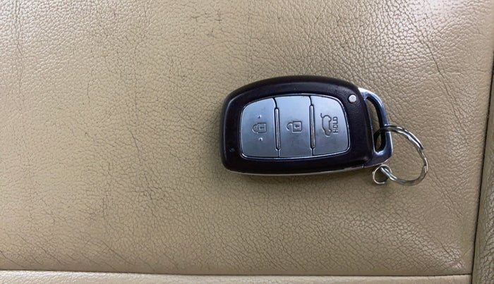 2016 Hyundai Creta SX PLUS 1.6 PETROL, Petrol, Manual, 1,19,767 km, Key Close Up