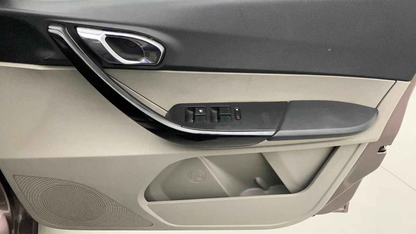2017 Tata Tiago XZA PETROL, Petrol, Automatic, 15,905 km, Driver Side Door Panels Control