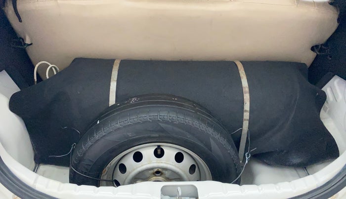 2014 Hyundai Eon D-LITE+, CNG, Manual, 53,667 km, Boot Inside