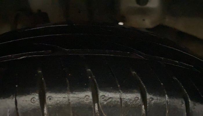 2014 Hyundai Eon D-LITE+, CNG, Manual, 53,667 km, Right Rear Tyre Tread