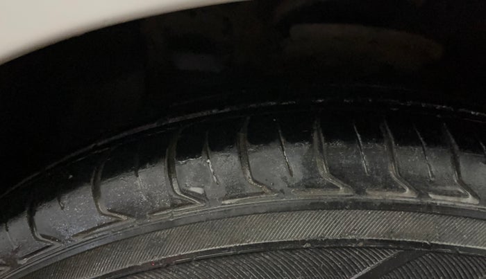 2017 Hyundai Grand i10 SPORTZ (O) 1.2 KAPPA VTVT, CNG, Manual, 81,878 km, Left Front Tyre Tread