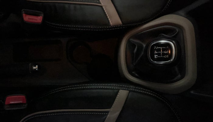 2017 Hyundai Grand i10 SPORTZ (O) 1.2 KAPPA VTVT, CNG, Manual, 81,878 km, Gear Lever