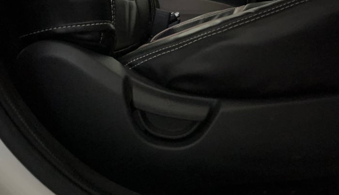 2017 Hyundai Grand i10 SPORTZ (O) 1.2 KAPPA VTVT, CNG, Manual, 81,878 km, Driver Side Adjustment Panel