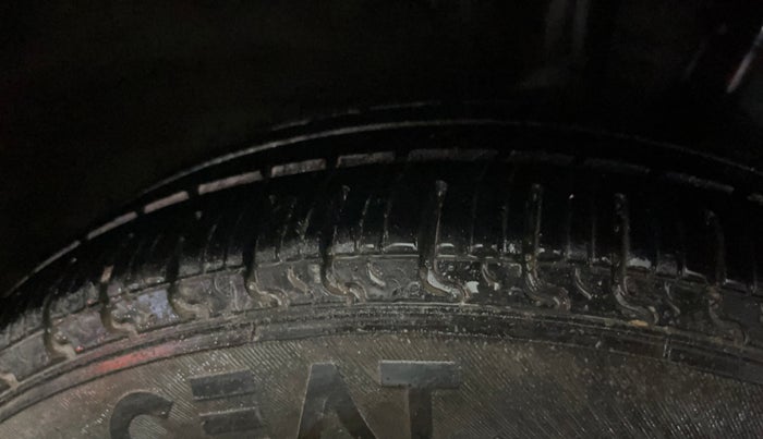2017 Hyundai Grand i10 SPORTZ (O) 1.2 KAPPA VTVT, CNG, Manual, 81,878 km, Left Rear Tyre Tread