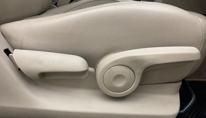 2018 Maruti Ciaz ALPHA  AT 1.4  PETROL, Petrol, Automatic, 1,09,079 km, Driver Side Adjustment Panel