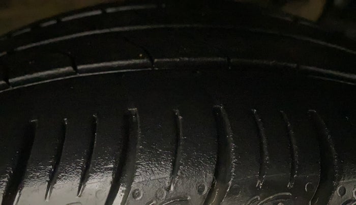 2018 Maruti Ciaz ALPHA  AT 1.4  PETROL, Petrol, Automatic, 1,09,079 km, Right Front Tyre Tread