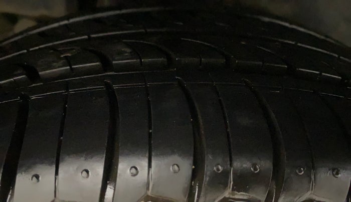 2018 Maruti Ciaz ALPHA  AT 1.4  PETROL, Petrol, Automatic, 1,09,079 km, Right Rear Tyre Tread