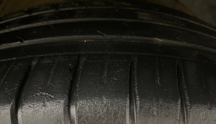 2021 MG HECTOR PLUS SELECT 2.0 DIESEL TURBO MT 7-STR, Diesel, Manual, 49,336 km, Right Front Tyre Tread