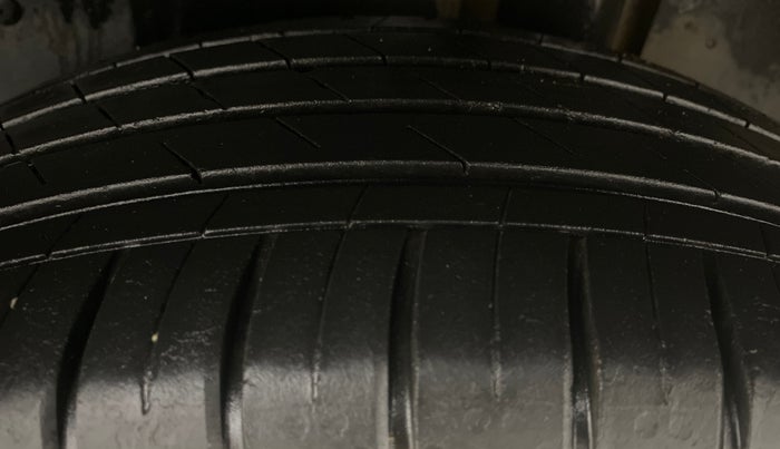 2021 MG HECTOR PLUS SELECT 2.0 DIESEL TURBO MT 7-STR, Diesel, Manual, 49,336 km, Left Rear Tyre Tread