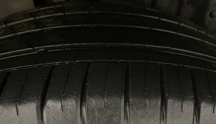 2021 MG HECTOR PLUS SELECT 2.0 DIESEL TURBO MT 7-STR, Diesel, Manual, 49,336 km, Right Rear Tyre Tread