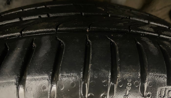 2021 MG HECTOR PLUS SELECT 2.0 DIESEL TURBO MT 7-STR, Diesel, Manual, 49,336 km, Left Front Tyre Tread