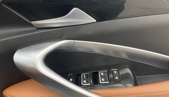 2021 MG HECTOR PLUS SELECT 2.0 DIESEL TURBO MT 7-STR, Diesel, Manual, 49,336 km, Driver Side Door Panels Control