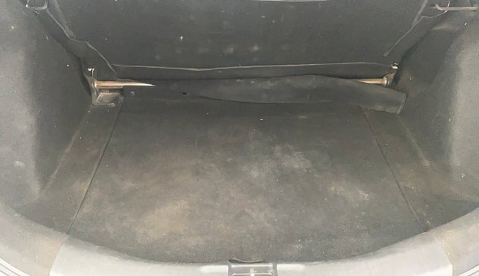 2017 Honda Jazz 1.2L I-VTEC S, Petrol, Manual, 1,24,069 km, Boot Inside