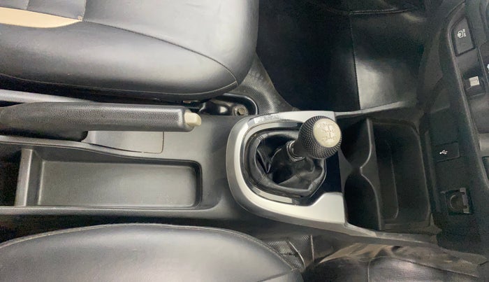 2017 Honda Jazz 1.2L I-VTEC S, Petrol, Manual, 1,24,069 km, Gear Lever